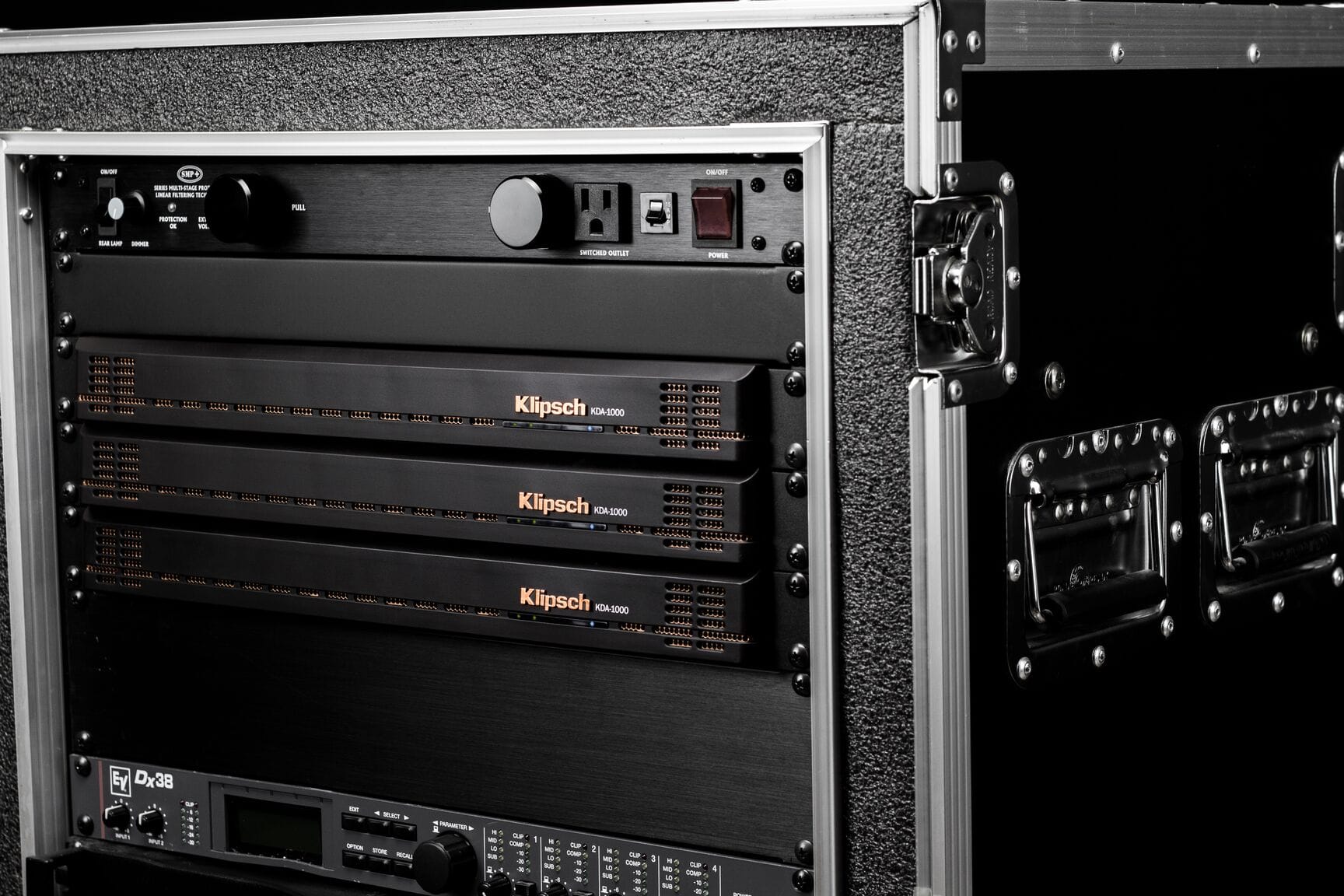 Amplificateur puissant 4x250 W avec DSP intégré, idéal pour installations Hi‑Fi, multiroom ou 70/100 V au Maroc. Réglage précis via interface web, compatible enceintes encastrables Klipsch. Amplificateur puissant 4x250 W avec DSP intégré, idéal pour installations Hi‑Fi, multiroom ou 70/100 V au Maroc. Réglage précis via interface web, compatible enceintes encastrables Klipsch.